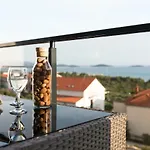 Croatica Podsolarsko アパート シベニク