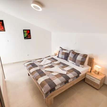 Croatica Podsolarsko Sibenik