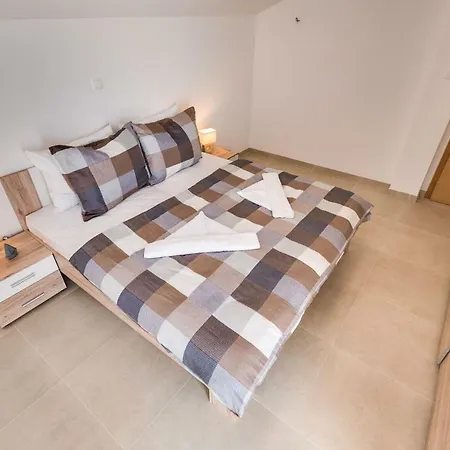 Croatica Podsolarsko Apartment *