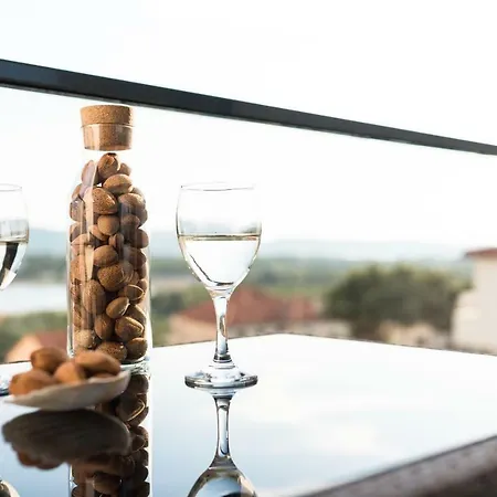 Croatica Podsolarsko דירה שיבניק